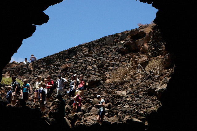 カナリア諸島　ランサローテ島　火山トンネル